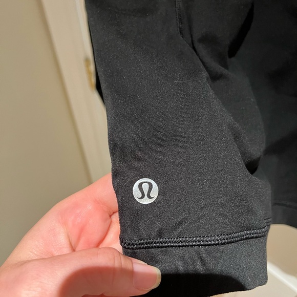 Lululemon Runderful Long Sleeve - Size 10 - Fits Small - Picture 5 of 6